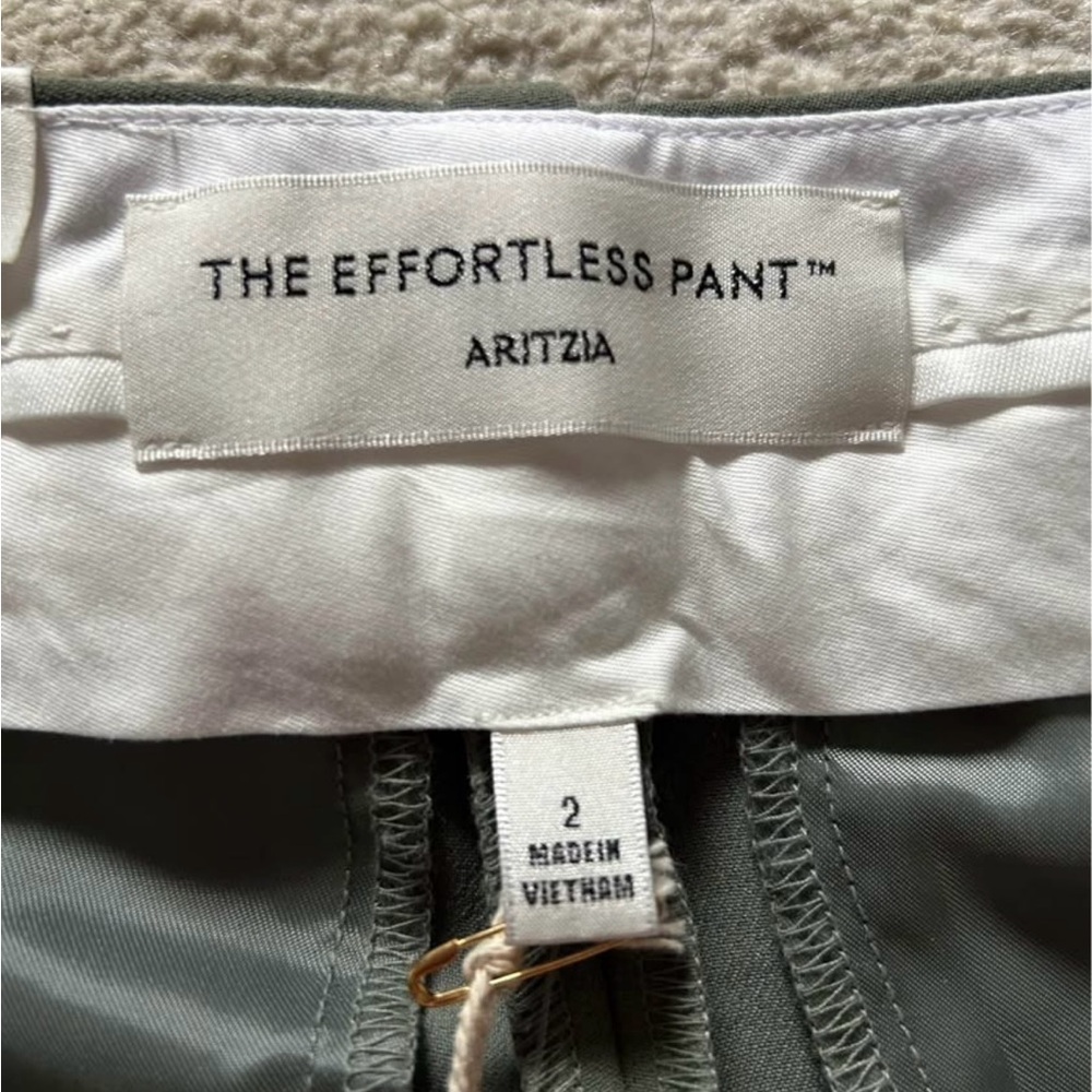 Aritzia The Effortless Pant in Sage